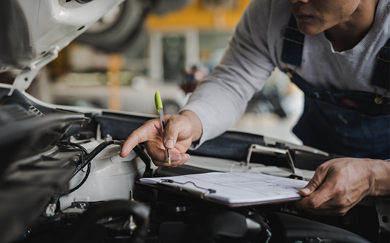 what causes engine knocking?